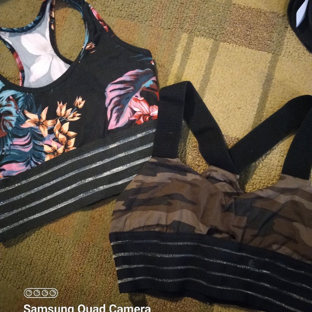 2 cute booty bralettes size small